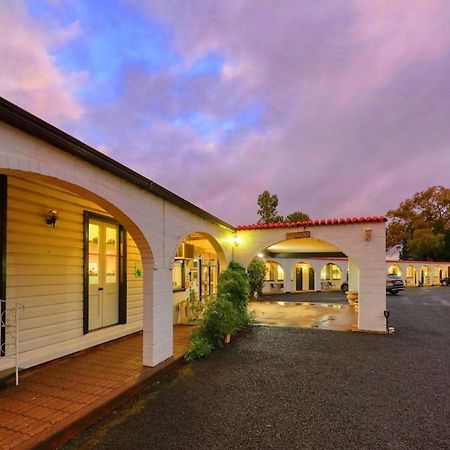 Azalea Motel คูนาแบราบรัน ภายนอก รูปภาพ