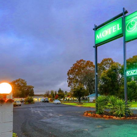 Azalea Motel คูนาแบราบรัน ภายนอก รูปภาพ