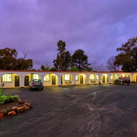 Azalea Motel คูนาแบราบรัน ภายนอก รูปภาพ