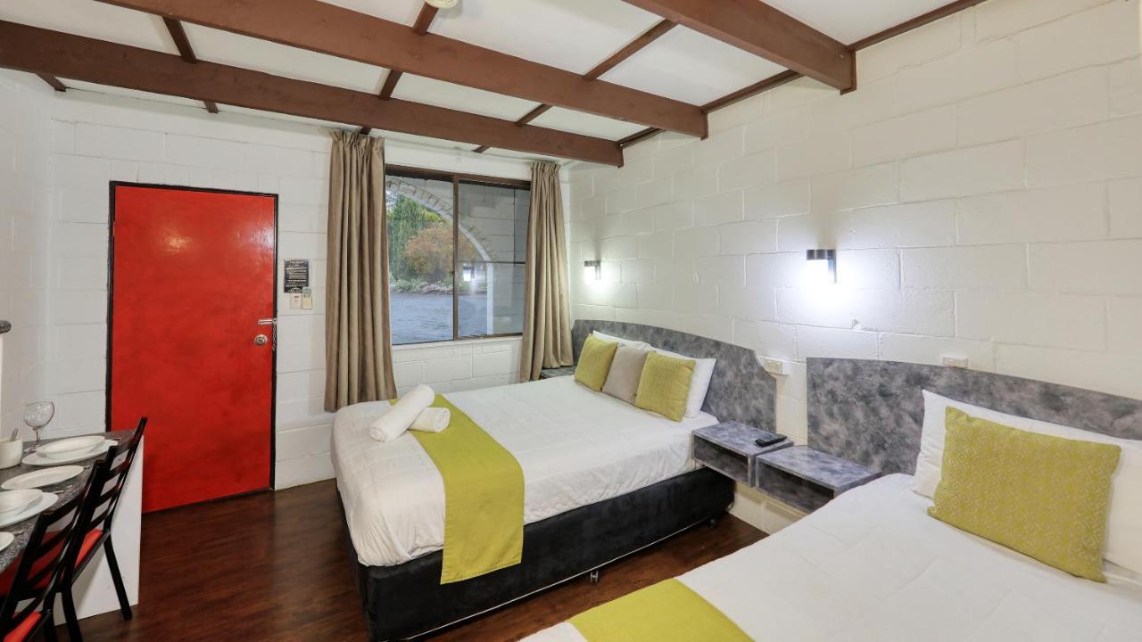 Azalea Motel คูนาแบราบรัน ภายนอก รูปภาพ