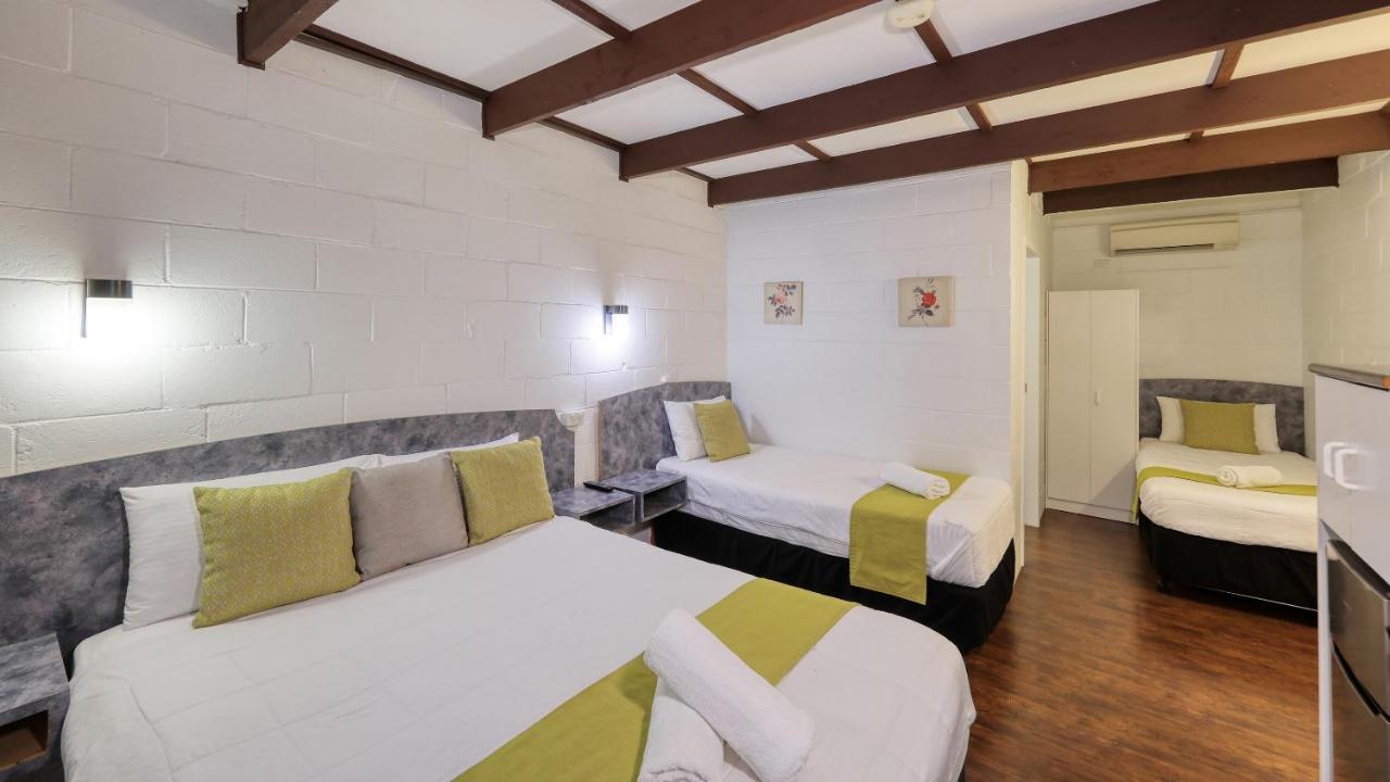 Azalea Motel คูนาแบราบรัน ภายนอก รูปภาพ