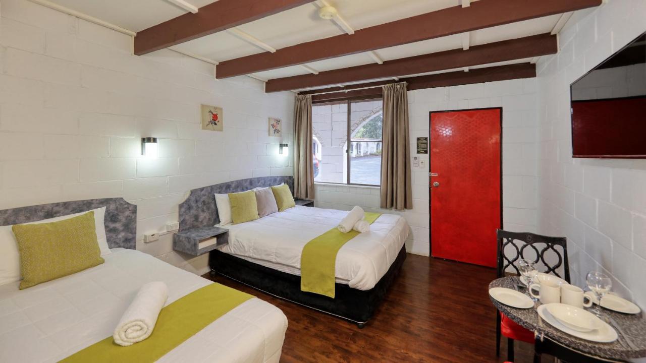 Azalea Motel คูนาแบราบรัน ภายนอก รูปภาพ