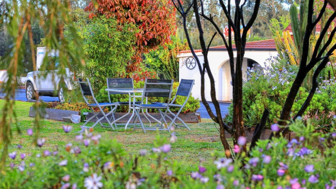 Azalea Motel คูนาแบราบรัน ภายนอก รูปภาพ