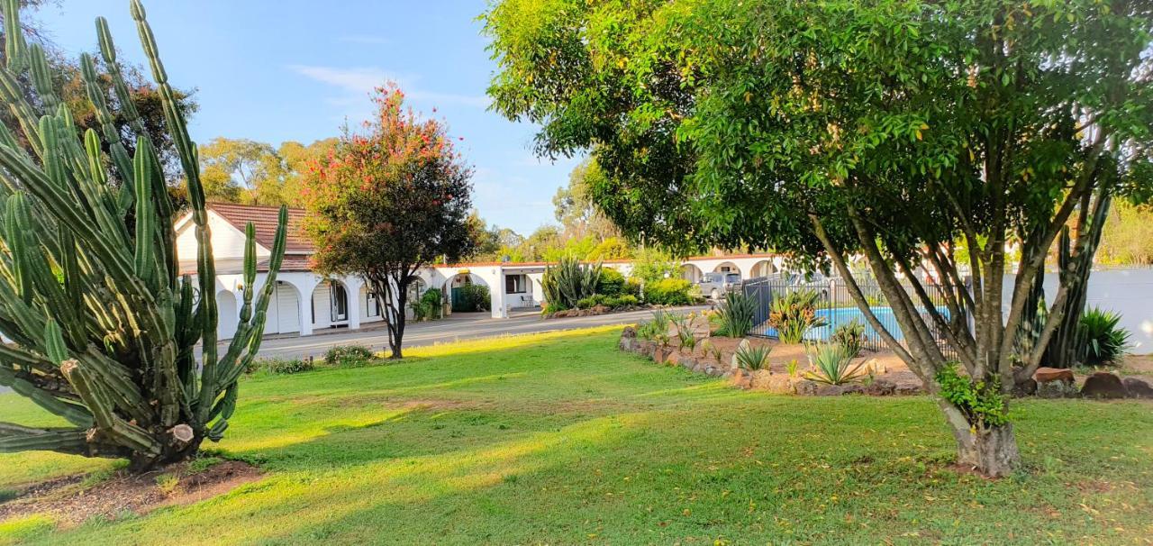 Azalea Motel คูนาแบราบรัน ภายนอก รูปภาพ