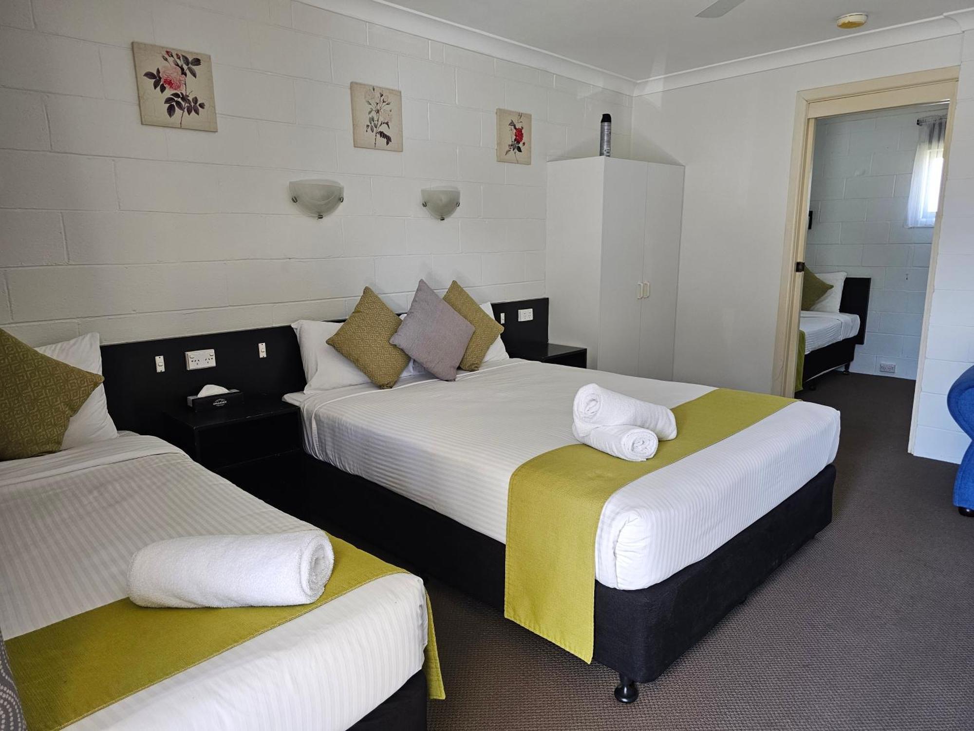 Azalea Motel คูนาแบราบรัน ภายนอก รูปภาพ