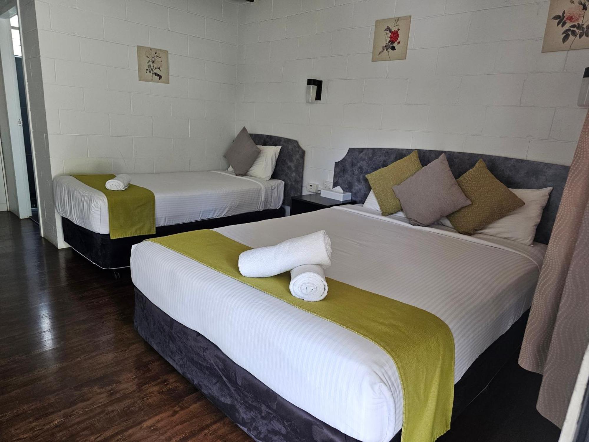 Azalea Motel คูนาแบราบรัน ภายนอก รูปภาพ