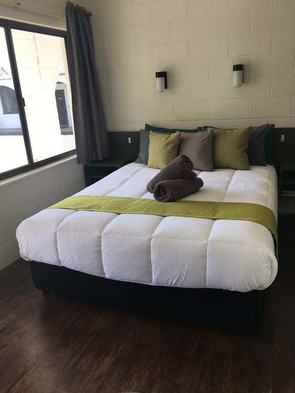 Azalea Motel คูนาแบราบรัน ภายนอก รูปภาพ
